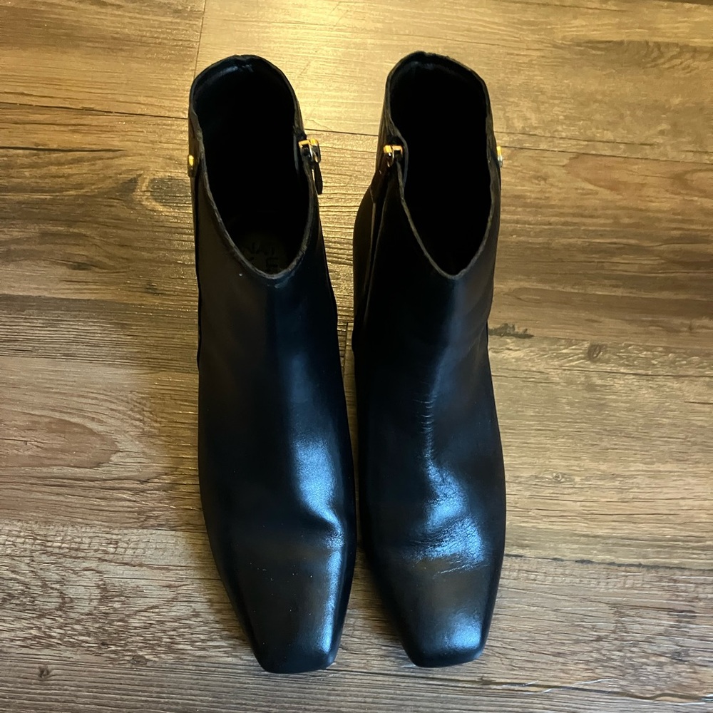 Naturalizer Black leather pointed toe booties